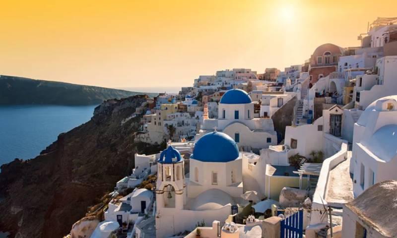 The Cyclades (Mykonos, Santorini, Paros): Luxury & tourist destinations